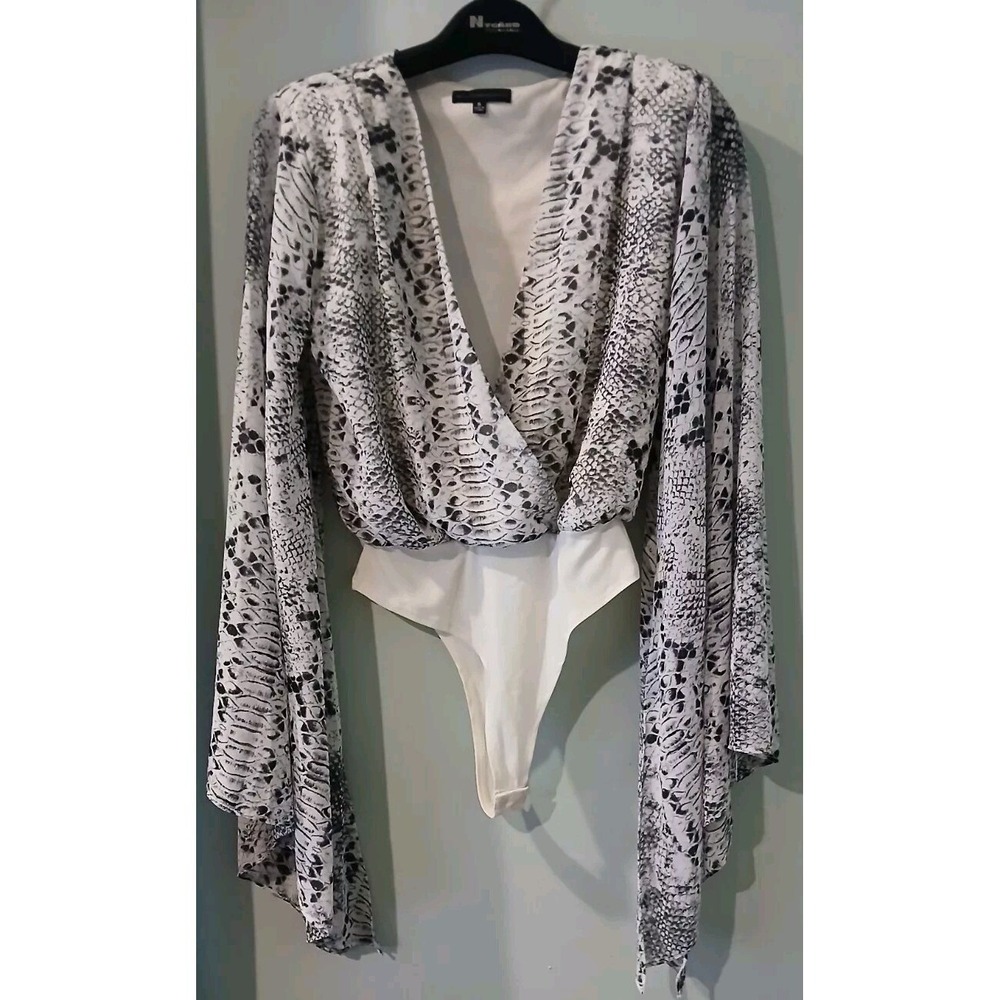 Symphony Snakeskin Bodysuit Top Womens Cape Sleeve Deep V Neck Size Small - Picture 7 of 11